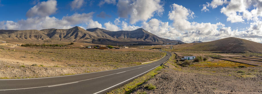 View of winding road and landscape near Antigua, Antigua, Fuerteventura, Canary Islands, Spain, Atlantic, Europe - RHPLF25414