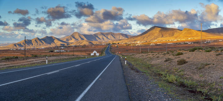 View of road and landscape near Antigua, Antigua, Fuerteventura, Canary Islands, Spain, Atlantic, Europe - RHPLF25418