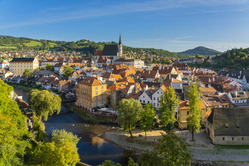 Historic center of Cesky Krumlov as seen from The Castle and Chateau, UNESCO World Heritage Site, Cesky Krumlov, South Bohemian Region, Czech Republic (Czechia), Europe - RHPLF25873