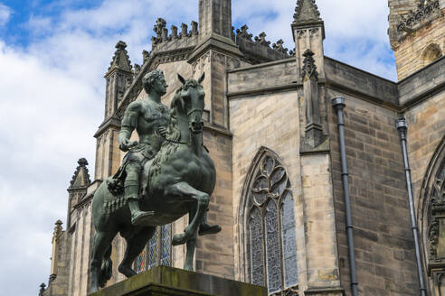 Charles II Statue with St. Giles Cathedral in background, Old Town, Edinburgh, Lothian, Scotland, United Kingdom, Europe - RHPLF25962