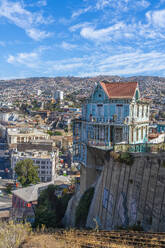 Famous blue Casa Cuatro Vientos restaurant at Paseo 21 de Mayo and city center, UNESCO, Valparaiso, Valparaiso Region, Chile, South America - RHPLF25970