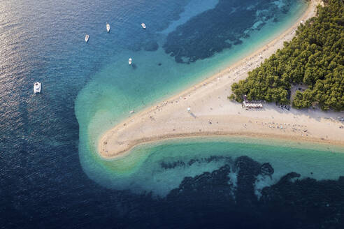 Aerial view of tourists and boats on the shore of the beach in Bol, Croatia. - AAEF18353
