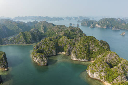 Aerial view of scattered islands with inlets and coves at Ba Trai Dao archipelagos and island cluster, Haiphong, Vietnam. - AAEF18563