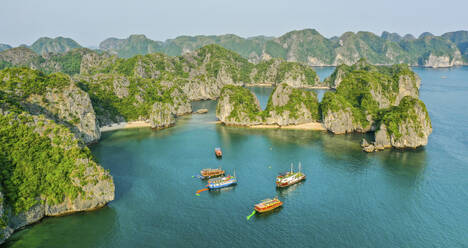 Aerial view of boats moored at Ba Trai Dao archipelagos and island cluster, Haiphong, Vietnam. - AAEF18565