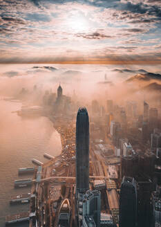 Luftaufnahme des Towers bei Sonnenuntergang in der Innenstadt von Hongkong Island, Central and Western District, Hongkong, China. - AAEF18866
