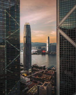 Aerial View of the Tower and financial district with skyscrapers at sunset along the waterfront bay in Hong Kong Island downtown, Central and Western District, Hong Kong, China. - AAEF18882