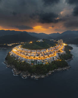 Aerial view of a small wealthy residential district on the cliffs kat Redhill Peninsula along the coastline on Hong Kong Island. - AAEF18893