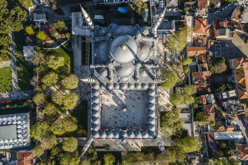 Aerial view of Sultanahmet Camii (the Blue Mosque) in Istanbul Sultanahmet district on the European side during the Muslim holiday, Turkey. - AAEF19137