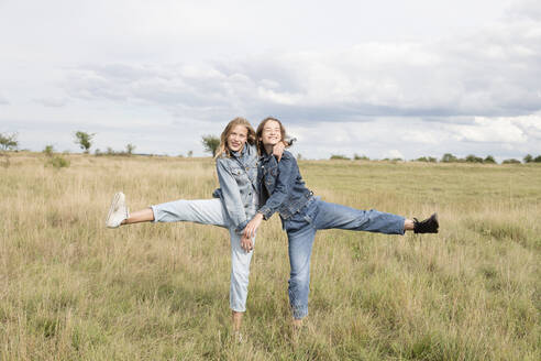 Portrait of smiling girl friends (10-11) standing in field - ISF26165