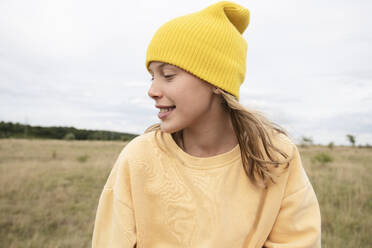 Smiling girl (10-11) wearing yellow beanie - ISF26176