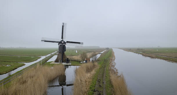 Windmill and polders, Bleskensgraaf, Netherlands - ISF26267