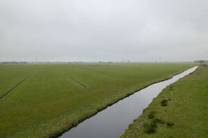 Green fields and polders, Bleskensgraaf, Netherlands - ISF26269
