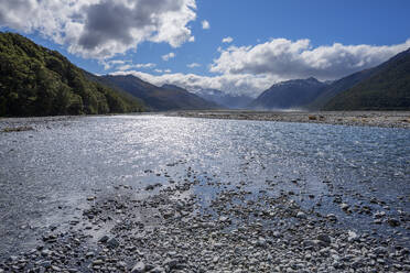 Neuseeland, Südinsel Neuseeland, Waimakariri River im Arthurs Pass National Park - RUEF04086