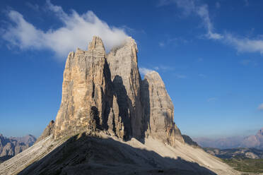 Italien, Trentino-Südtirol, Wolken über Drei Zinnen - RUEF04107