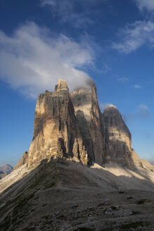 Italien, Trentino-Südtirol, Wolken über Drei Zinnen - RUEF04108