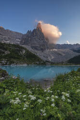 Italy, Veneto, Lake Sorapiss and Dito di Dio peak at springtime dusk - RUEF04111