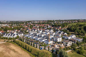 Deutschland, Baden-Württemberg, Waiblingen, Luftaufnahme eines modernen Neubaugebiets - WDF07315