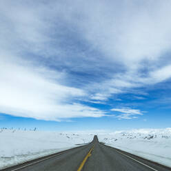 USA, Idaho, Sun Valley, Highway through snow-covered landscape - TETF02013
