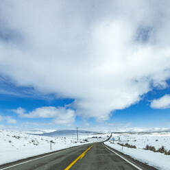 USA, Idaho, Sun Valley, Highway through snow-covered landscape - TETF02015