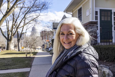 Portrait of senior woman on sidewalk - TETF02018