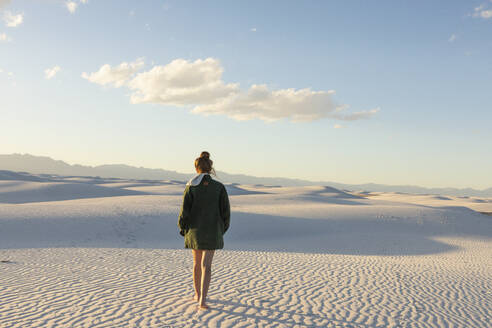 United States, New Mexico, White Sands National Park, Teenage girl walking - TETF02189