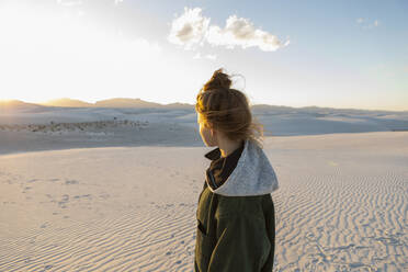 United States, New Mexico, White Sands National Park, Teenage girl looking at sunset - TETF02191