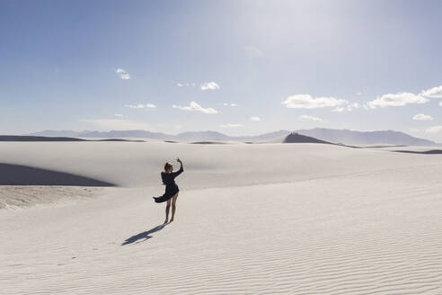 United States, New Mexico, White Sands National Park, Teenage girl walking - TETF02195