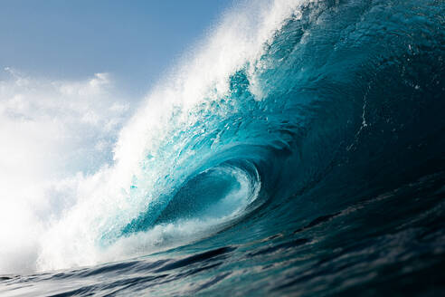 Powerful foamy sea waves rolling and splashing over water surface against cloudy blue sky - ADSF44385