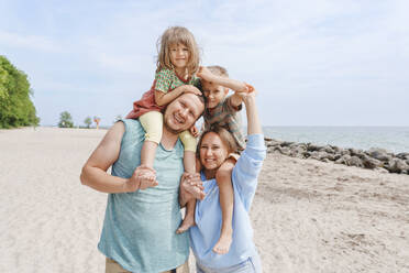 Smiling family having fun at beach - IHF01477