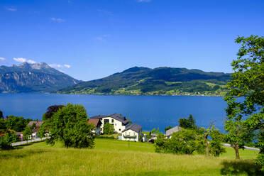 Österreich, Oberösterreich, Steinbach am Attersee, Dorf am Ufer des Attersees im Sommer - LBF03818