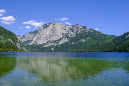 Österreich, Steiermark, Blick auf den Altausseer See im Sommer - LBF03829