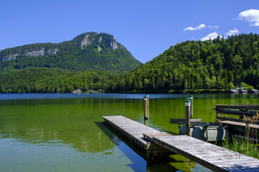 Austria, Styria, Jetty on shore of Lake Altaussee in summer - LBF03830