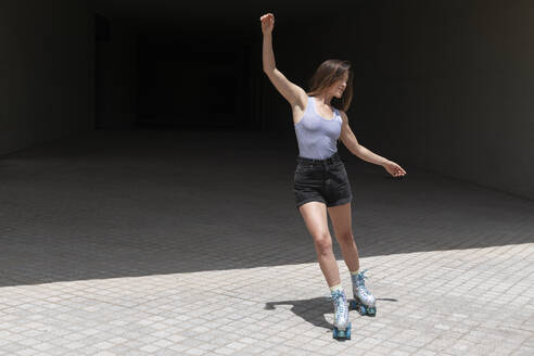 Woman roller skating at sunny day - LMCF00324