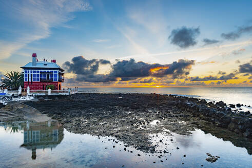 Spain, Canary Islands, Arrieta, View of Casa Juanita at dawn - WGF01474