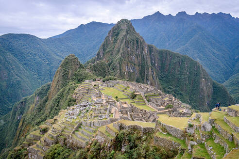Der Weg nach Machu Picchu, der Hochgebirgshauptstadt des Inka-Stammes, einer Zitadellenanlage aus dem 15. Jahrhundert, Gebäuden und Ausblicken auf die Hochebene und die Andenberge. - MINF16674
