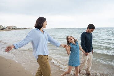 Happy family enjoying vacations at beach - JOSEF20042