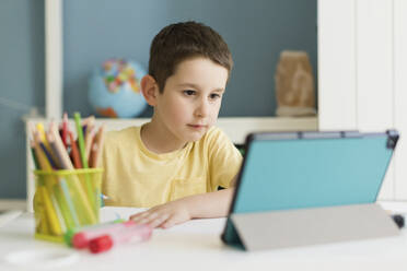 Boy using tablet PC at home - ONAF00587