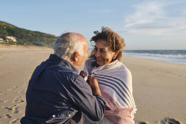 Loving senior couple enjoying vacations at beach - ASGF04107