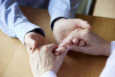 Close-up of senior couple holding hands - RBF09118