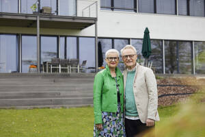 Portrait of senior couple in front of their home - RBF09251