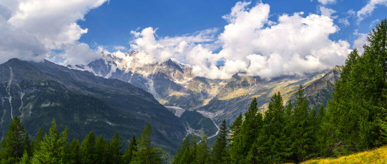 Italy, Piedmont, Scenic view of clouds over east face of Monte Rosa - LOMF01389