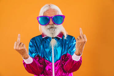 Senior man with eccentric look - 60 years old man having fun, portrait on colored background, concepts about youthful senior people and lifestyle - DMDF00929