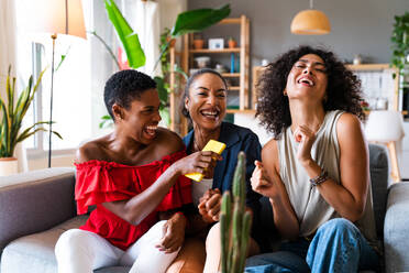 Happy beautiful hispanic south american and black women meeting indoors and having fun - Black adult females best friends spending time together, concepts about domestic life, leisure, friendship and togetherness - DMDF01105