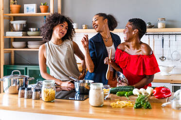 Happy beautiful hispanic south american and black women meeting indoors and having fun - Black adult females best friends spending time together, concepts about domestic life, leisure, friendship and togetherness - DMDF01146