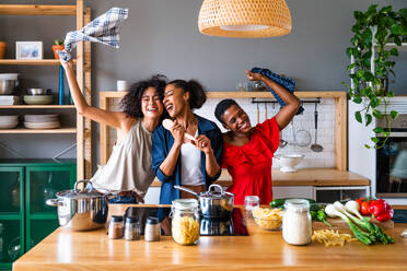 Happy beautiful hispanic south american and black women meeting indoors and having fun - Black adult females best friends spending time together, concepts about domestic life, leisure, friendship and togetherness - DMDF01150