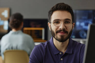 Smiling IT professional wearing eyeglasses - KPEF00111