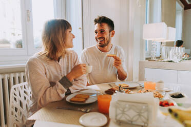 Two young adults at home - Beautiful couple of lovers having breakfast in the morning - DMDF01368