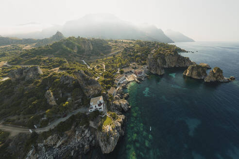 Panoramaluftaufnahme der Bucht von Scopello, Sizilien, Italien. - AAEF19769