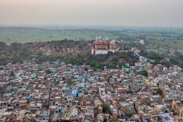 Aerial view of Shri Raas Bihari Temple during the Holy colour festival in Barsana, Uttar Pradesh, India. - AAEF19902