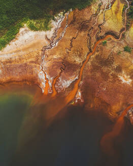 Luftaufnahme der Kupfermine von Minas de Rio Tinto bei Sevilla, Andalusien, Spanien. - AAEF19958